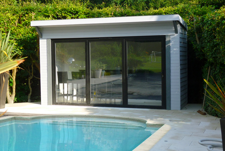 Modern pool house Surrey